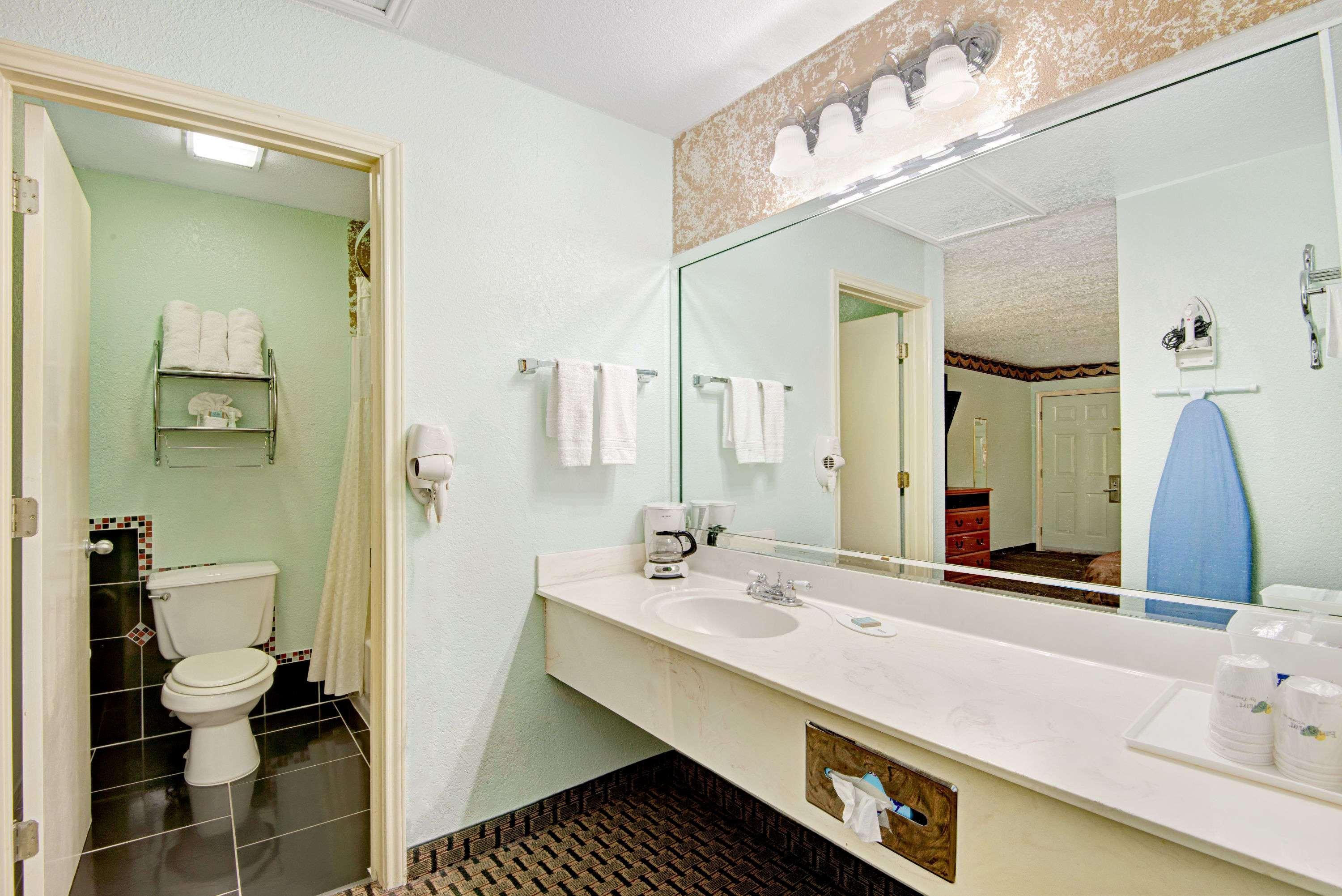 Econo Lodge Inn & Suites Near Lackland Afb San Antonio Eksteriør billede