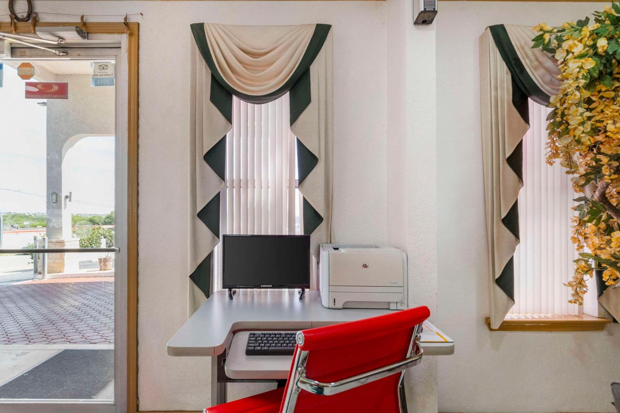 Econo Lodge Inn & Suites Near Lackland Afb San Antonio Eksteriør billede