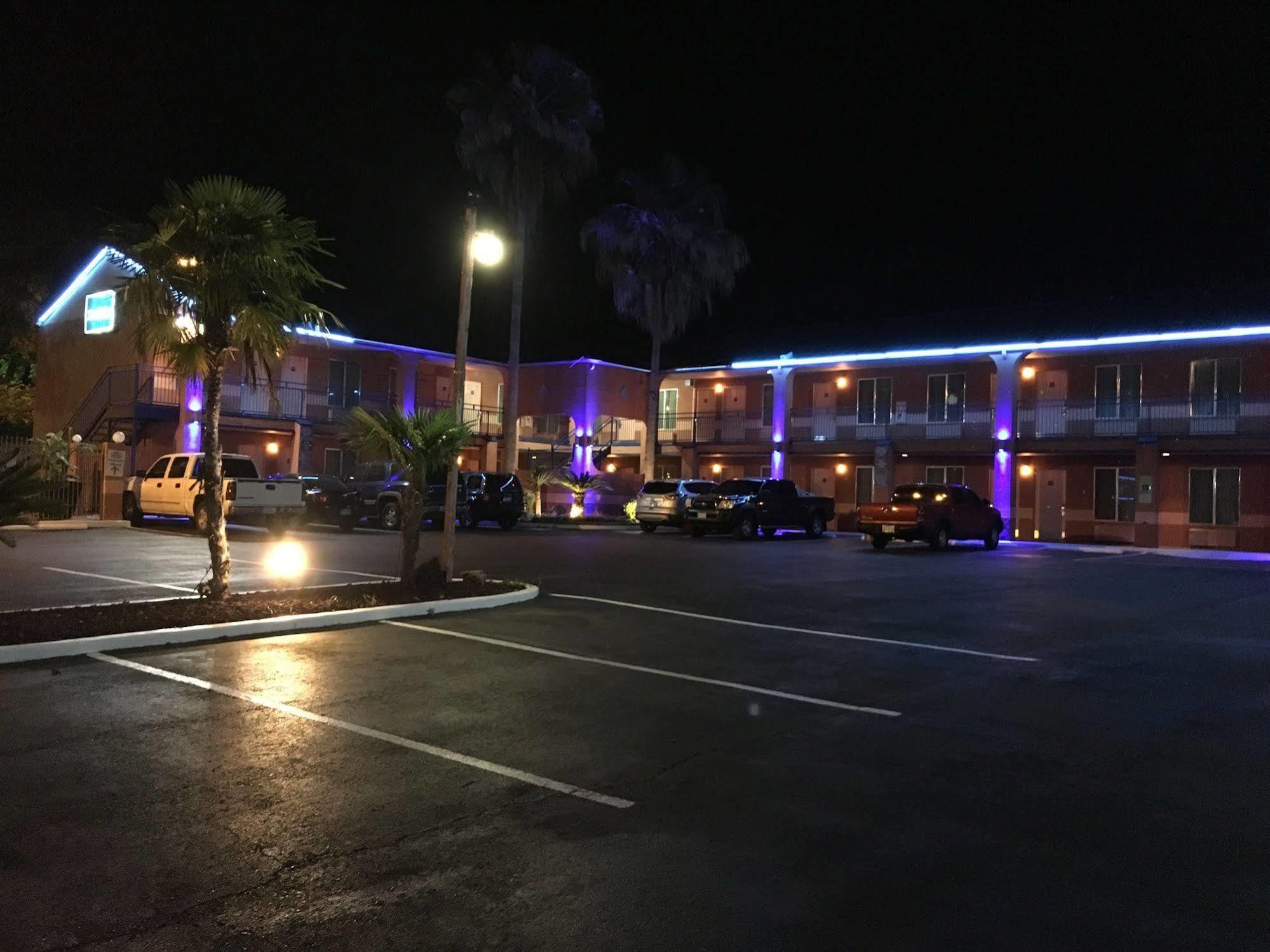 Econo Lodge Inn & Suites Near Lackland Afb San Antonio Eksteriør billede
